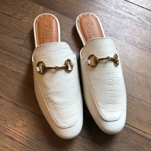 New Off White Mules (8.5)